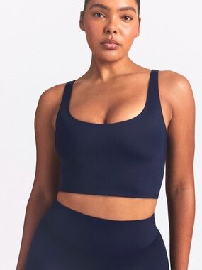 NikeSKIMS Shine                                        Scoop Neck Bra Top